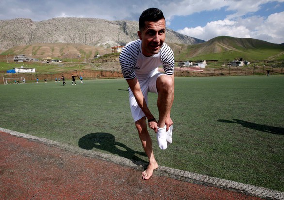 Cầu thủ Iraq gây ‘sốt’ vì giống… Ronaldo - Ảnh 2. Cầu thủ Iraq gây ‘sốt’ vì giống… Ronaldo - Ảnh 2.