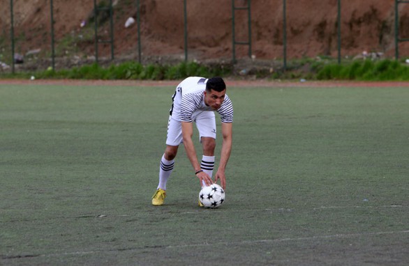 Cầu thủ Iraq gây ‘sốt’ vì giống… Ronaldo - Ảnh 3. Cầu thủ Iraq gây ‘sốt’ vì giống… Ronaldo - Ảnh 3.