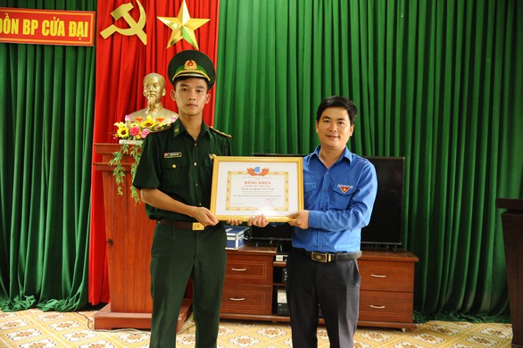 Chàng trai quên mình cứu người được truy tặng huy hiệu Tuổi trẻ dũng cảm - Ảnh 3. Chàng trai quên mình cứu người được truy tặng huy hiệu Tuổi trẻ dũng cảm - Ảnh 3.