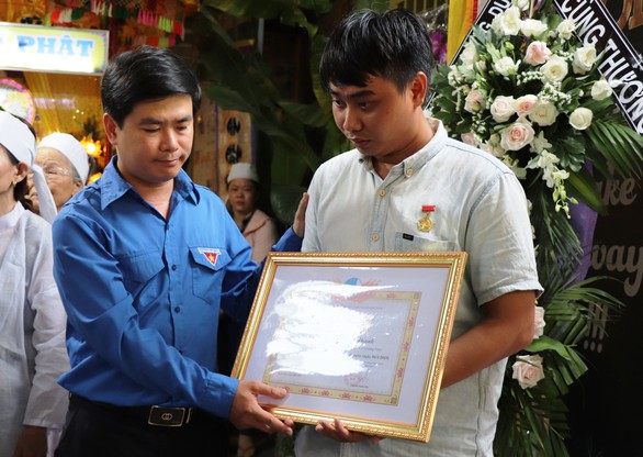 Chàng trai quên mình cứu người được truy tặng huy hiệu Tuổi trẻ dũng cảm - Ảnh 2. Chàng trai quên mình cứu người được truy tặng huy hiệu Tuổi trẻ dũng cảm - Ảnh 2.