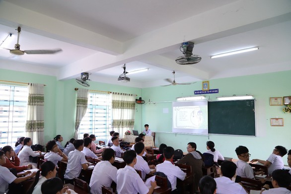 Ngôi trường dựng lên sau thảm họa bão Chanchu - Ảnh 2. Ngôi trường dựng lên sau thảm họa bão Chanchu - Ảnh 2.