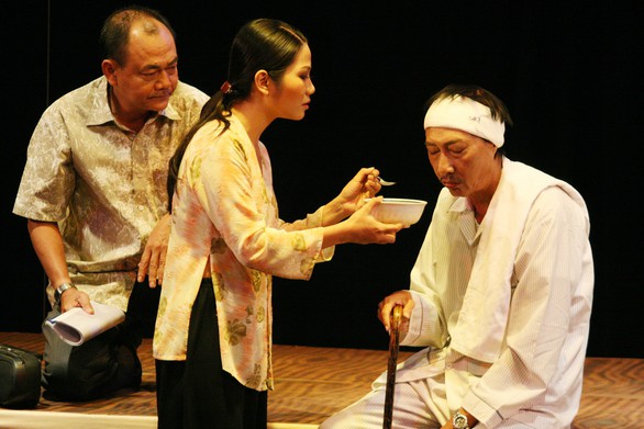 Nghệ sĩ Lê Bình qua đời sau một năm trị bệnh ung thư - Ảnh 2. Nghệ sĩ Lê Bình qua đời sau một năm trị bệnh ung thư - Ảnh 2.