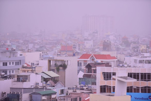 TP.HCM mưa lớn, có nơi ngập nửa bánh xe, khu biệt thự cao cấp như... miền Tây - Ảnh 5. TP.HCM mưa lớn, có nơi ngập nửa bánh xe, khu biệt thự cao cấp như... miền Tây - Ảnh 5.