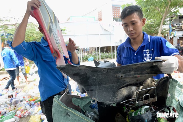 Bí thư Thành ủy Nguyễn Thiện Nhân: Không phải nghèo là dơ - Ảnh 2. Bí thư Thành ủy Nguyễn Thiện Nhân: Không phải nghèo là dơ - Ảnh 2.