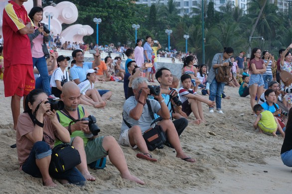 Xem các kỳ nhân vờn trên sóng nước Nha Trang - Ảnh 5. Xem các kỳ nhân vờn trên sóng nước Nha Trang - Ảnh 5.