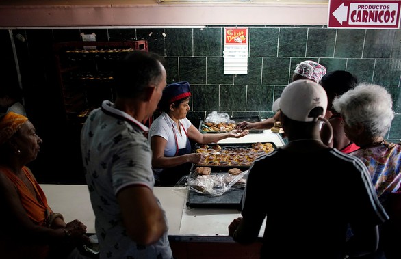 Cuba bán theo định lượng để đối phó thiếu hàng hóa - Ảnh 2. Cuba bán theo định lượng để đối phó thiếu hàng hóa - Ảnh 2.