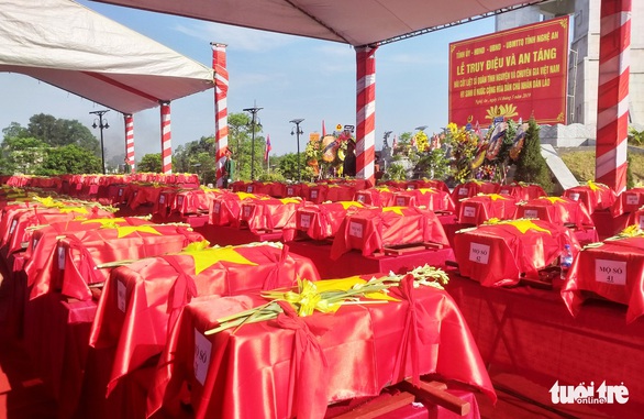An táng 98 hài cốt liệt sĩ Việt Nam hi sinh ở Lào - Ảnh 2. An táng 98 hài cốt liệt sĩ Việt Nam hi sinh ở Lào - Ảnh 2.
