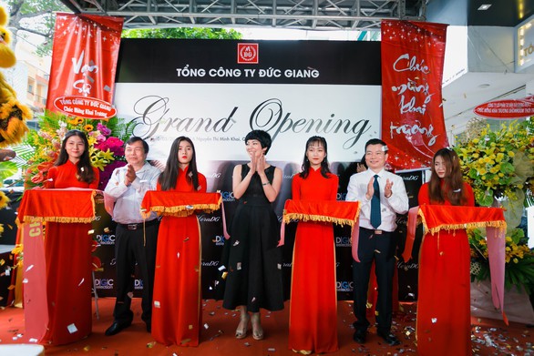 Tổng công ty Đức Giang ra mắt showroom thời trang đầu tiên tại TP.HCM - Ảnh 1. Tổng công ty Đức Giang ra mắt showroom thời trang đầu tiên tại TP.HCM - Ảnh 1.