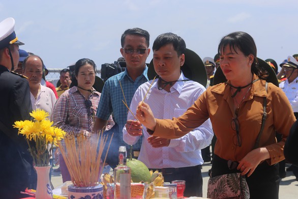 Tặng 2 xuồng tuần tra trị giá 7 tỉ đồng cho chiến sĩ Trường Sa - Ảnh 3. Tặng 2 xuồng tuần tra trị giá 7 tỉ đồng cho chiến sĩ Trường Sa - Ảnh 3.