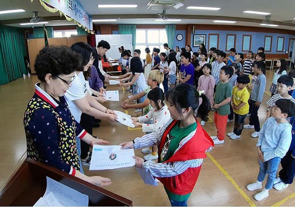 Giáo viên Hàn Quốc chán nản vì bị mắng chửi, bị quấy rối tình dục - Ảnh 1. Giáo viên Hàn Quốc chán nản vì bị mắng chửi, bị quấy rối tình dục - Ảnh 1.