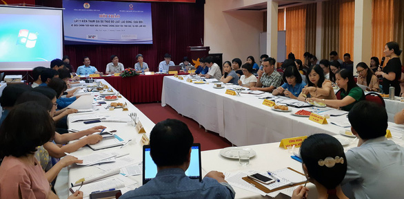Người lao động góp ý kiến về tuổi nghỉ hưu và quấy rối tình dục - Ảnh 1. Người lao động góp ý kiến về tuổi nghỉ hưu và quấy rối tình dục - Ảnh 1.