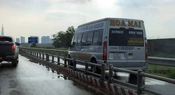Chạy vào đường cấm, tài xế nói bị hành khách hối thúc - Ảnh 3. Chạy vào đường cấm, tài xế nói bị hành khách hối thúc - Ảnh 3.