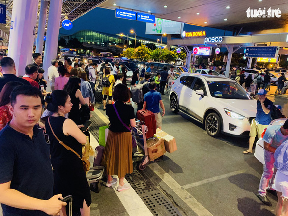An ninh Tân Sơn Nhất liên tục bắt giữ đối tượng trộm cắp ở sân bay - Ảnh 1. An ninh Tân Sơn Nhất liên tục bắt giữ đối tượng trộm cắp ở sân bay - Ảnh 1.