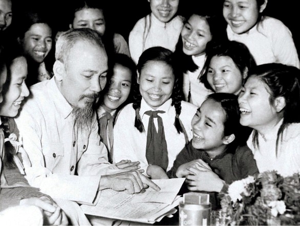 50 năm di chúc Chủ tịch Hồ Chí Minh: Cán bộ phải có khả năng làm trong môi trường quốc tế - Ảnh 1. 50 năm di chúc Chủ tịch Hồ Chí Minh: Cán bộ phải có khả năng làm trong môi trường quốc tế - Ảnh 1.