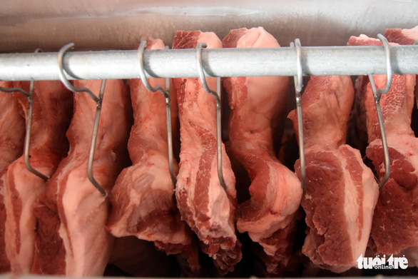 Tiêu hủy hơn 4 tấn thịt bị dịch tả heo châu Phi tại một kho lạnh - Ảnh 2.
