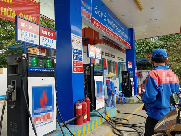 Nhiều cây xăng bỏ hẳn trụ xăng E5, vì sao? - Ảnh 1. Nhiều cây xăng bỏ hẳn trụ xăng E5, vì sao? - Ảnh 1.
