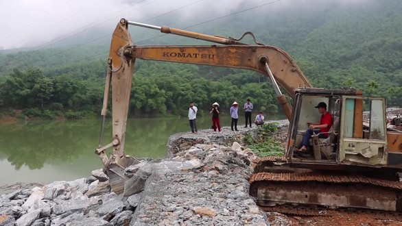 Tháo dỡ xong bờ kè đá xây dựng trái phép, lấn chiếm sông Mã - Ảnh 2. Tháo dỡ xong bờ kè đá xây dựng trái phép, lấn chiếm sông Mã - Ảnh 2.