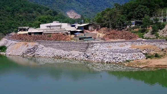 Tháo dỡ xong bờ kè đá xây dựng trái phép, lấn chiếm sông Mã - Ảnh 4. Tháo dỡ xong bờ kè đá xây dựng trái phép, lấn chiếm sông Mã - Ảnh 4.