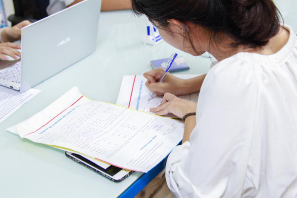 Đông đảo thí sinh nộp hồ sơ xét tuyển học bạ tại HUTECH trong ngày đầu - Ảnh 3. Đông đảo thí sinh nộp hồ sơ xét tuyển học bạ tại HUTECH trong ngày đầu - Ảnh 3.