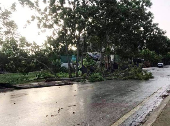 Lốc xoáy, hơn 50 nhà dân ở Hà Tĩnh bị tốc mái - Ảnh 3. Lốc xoáy, hơn 50 nhà dân ở Hà Tĩnh bị tốc mái - Ảnh 3.