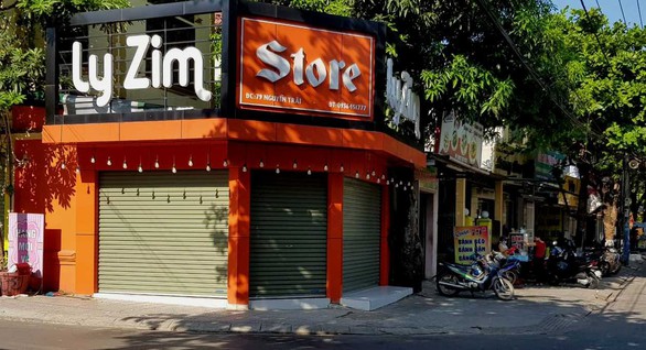 Chủ shop thời trang đánh nữ công nhân vệ sinh đã đi xin lỗi - Ảnh 1. Chủ shop thời trang đánh nữ công nhân vệ sinh đã đi xin lỗi - Ảnh 1.