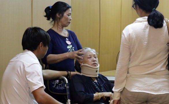 Hoãn phiên tòa vì hai cựu lãnh đạo ngân hàng chóng mặt, nhức đầu - Ảnh 1. Hoãn phiên tòa vì hai cựu lãnh đạo ngân hàng chóng mặt, nhức đầu - Ảnh 1.