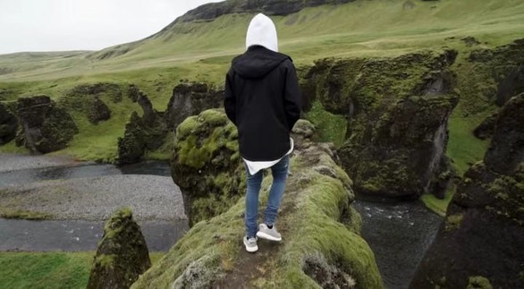 Iceland đóng cửa hẻm núi Fjadrárgljúfur nổi tiếng vì... Justin Bieber? - Ảnh 3. Iceland đóng cửa hẻm núi Fjadrárgljúfur nổi tiếng vì... Justin Bieber? - Ảnh 3.