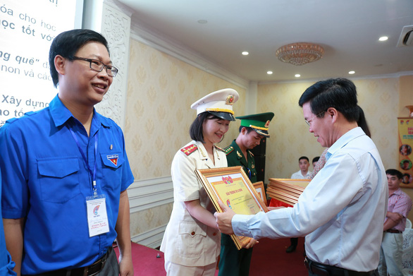 10 năm giải thưởng Vừ A Dính đồng hành cùng đồng bào dân tộc thiểu số - Ảnh 2. 10 năm giải thưởng Vừ A Dính đồng hành cùng đồng bào dân tộc thiểu số - Ảnh 2.