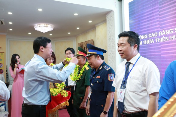 10 năm giải thưởng Vừ A Dính đồng hành cùng đồng bào dân tộc thiểu số - Ảnh 3. 10 năm giải thưởng Vừ A Dính đồng hành cùng đồng bào dân tộc thiểu số - Ảnh 3.