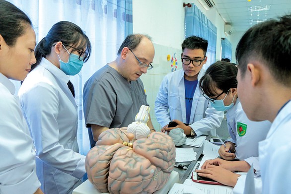 Đào tạo Y khoa song ngữ - Cơ hội để làm việc tại Hoa Kỳ - Ảnh 1. Đào tạo Y khoa song ngữ - Cơ hội để làm việc tại Hoa Kỳ - Ảnh 1.