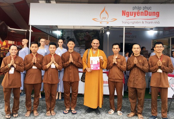 Pháp phục Nguyên Dung được đông đảo Phật tử toàn quốc đón nhận - Ảnh 1. Pháp phục Nguyên Dung được đông đảo Phật tử toàn quốc đón nhận - Ảnh 1.
