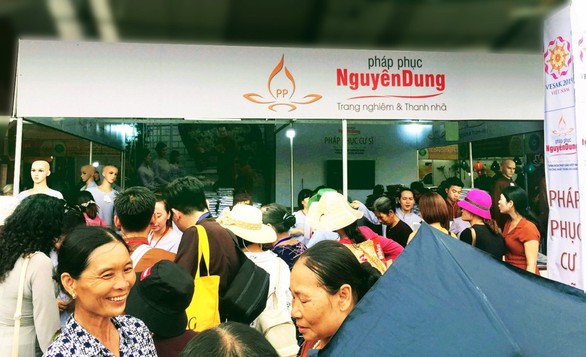 Pháp phục Nguyên Dung được đông đảo Phật tử toàn quốc đón nhận - Ảnh 4. Pháp phục Nguyên Dung được đông đảo Phật tử toàn quốc đón nhận - Ảnh 4.