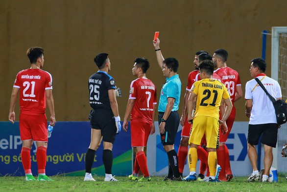 Sân Hàng Đẫy: Chiến thắng thứ tư của tân binh Viettel - Ảnh 2. Sân Hàng Đẫy: Chiến thắng thứ tư của tân binh Viettel - Ảnh 2.