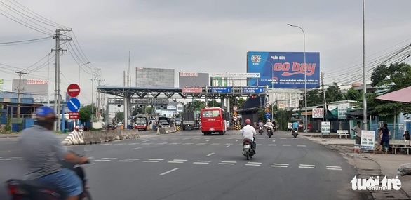 Tạm dừng thu phí trạm T2 để lắp camera giám sát lưu lượng xe - Ảnh 2. Tạm dừng thu phí trạm T2 để lắp camera giám sát lưu lượng xe - Ảnh 2.