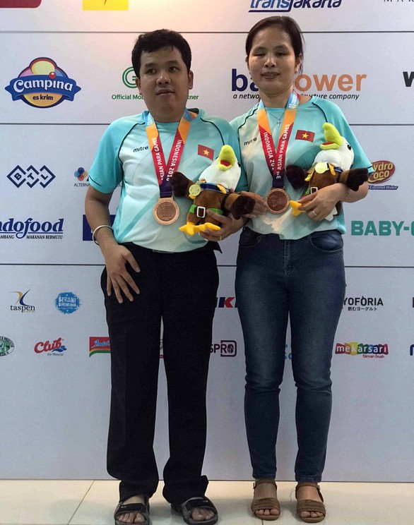 Nghị lực của đôi vợ chồng khiếm thị - Ảnh 1. Nghị lực của đôi vợ chồng khiếm thị - Ảnh 1.
