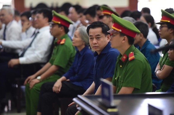Hình ảnh đầu tiên về phiên phúc thẩm bộ sậu DAB và Vũ nhôm - Ảnh 3. Hình ảnh đầu tiên về phiên phúc thẩm bộ sậu DAB và Vũ nhôm - Ảnh 3.