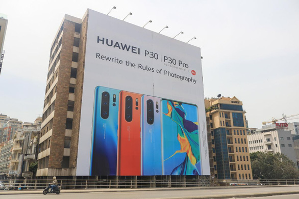Điện thoại Huawei mua 1.150 USD, bán lại... 130 USD tại Anh - Ảnh 1.