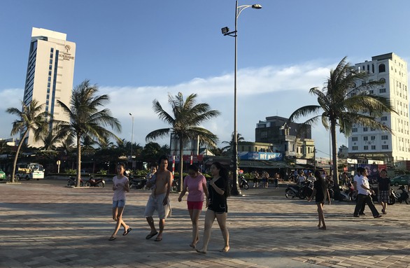 17 nhà hàng, quán ăn ven biển Đà Nẵng tồn tại nhiều năm không phép - Ảnh 1. 17 nhà hàng, quán ăn ven biển Đà Nẵng tồn tại nhiều năm không phép - Ảnh 1.