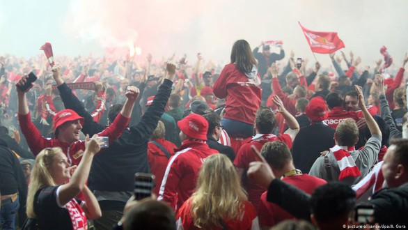 Đội đàn em giật chỗ của đàn anh ở Bundesliga - Ảnh 2. Đội đàn em giật chỗ của đàn anh ở Bundesliga - Ảnh 2.