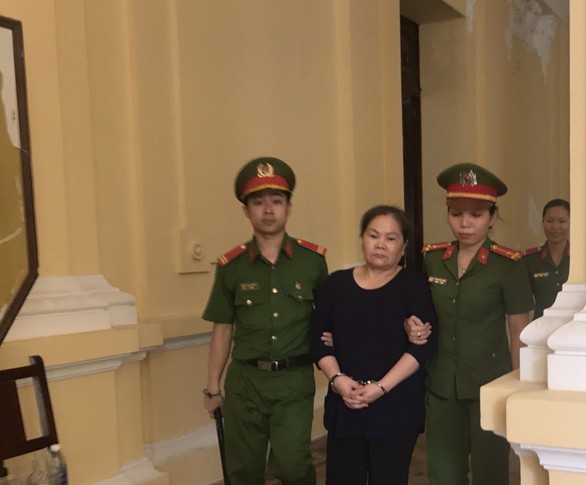 Cán bộ mạo danh cả bà con nghèo để tham ô tiền tỉ - Ảnh 1. Cán bộ mạo danh cả bà con nghèo để tham ô tiền tỉ - Ảnh 1.