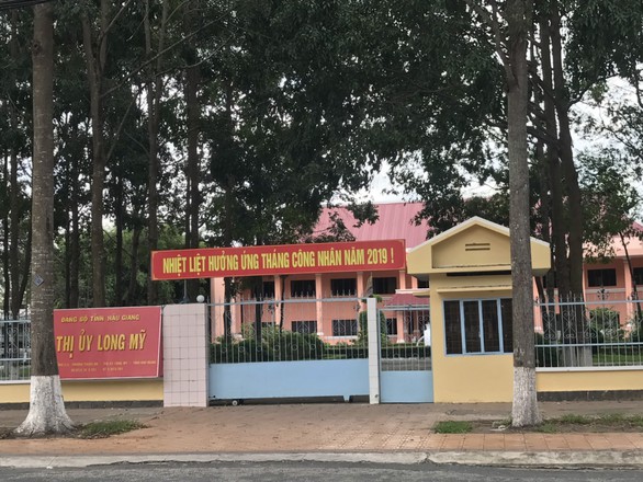 Hậu Giang: Đề nghị rút danh hiệu chiến sĩ thi đua 3 lãnh đạo thị xã Long Mỹ - Ảnh 1. Hậu Giang: Đề nghị rút danh hiệu chiến sĩ thi đua 3 lãnh đạo thị xã Long Mỹ - Ảnh 1.