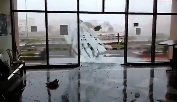 Siêu bão Fani ập vào Ấn Độ, 1 triệu người sơ tán - Ảnh 3. Siêu bão Fani ập vào Ấn Độ, 1 triệu người sơ tán - Ảnh 3.