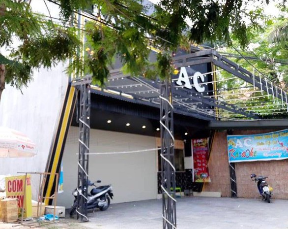 Nổ súng ở quán karaoke, 2 nhân viên trúng đạn trọng thương - Ảnh 1. Nổ súng ở quán karaoke, 2 nhân viên trúng đạn trọng thương - Ảnh 1.
