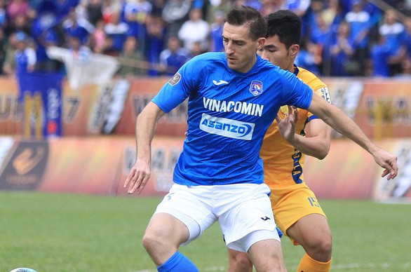 Tăng số ngoại binh ra sân ở V-League: Không tốt cho bóng đá Việt - Ảnh 1. Tăng số ngoại binh ra sân ở V-League: Không tốt cho bóng đá Việt - Ảnh 1.