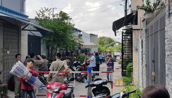 Vụ thảm sát ở Bình Tân: Hai cô cháu trốn trong tủ áo may mắn thoát chết - Ảnh 3. Vụ thảm sát ở Bình Tân: Hai cô cháu trốn trong tủ áo may mắn thoát chết - Ảnh 3.