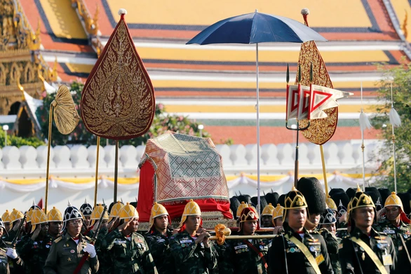 Lễ đăng cơ nhà vua Thái Vajiralongkorn qua những con số - Ảnh 3. Lễ đăng cơ nhà vua Thái Vajiralongkorn qua những con số - Ảnh 3.