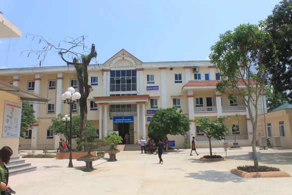 Bắt thanh niên nghi ngáo đá xông vào trường chém trọng thương 5 học sinh, 1 cô giáo - Ảnh 1. Bắt thanh niên nghi ngáo đá xông vào trường chém trọng thương 5 học sinh, 1 cô giáo - Ảnh 1.