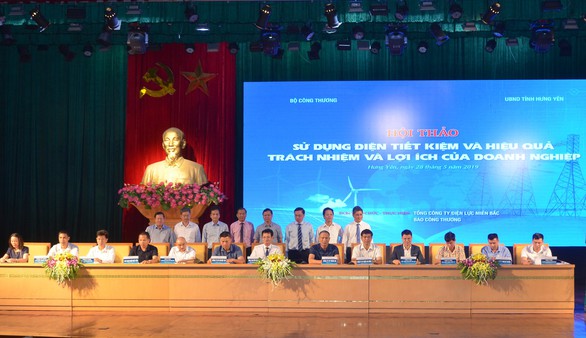 Sóng đầu tư trong ngành công nghiệp khiến nhu cầu điện tăng đột biến - Ảnh 1. Sóng đầu tư trong ngành công nghiệp khiến nhu cầu điện tăng đột biến - Ảnh 1.