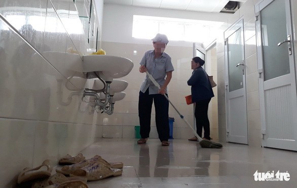 Người bệnh phiền nhất về viện phí và nhà vệ sinh bệnh viện - Ảnh 1. Người bệnh phiền nhất về viện phí và nhà vệ sinh bệnh viện - Ảnh 1.
