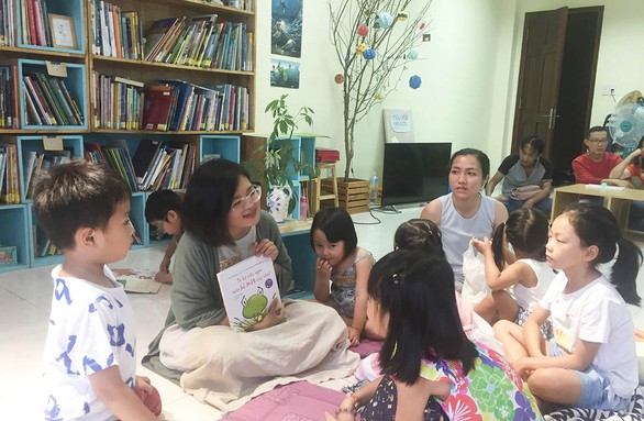 Niềm vui đọc sách ở Đủng Đỉnh Đọc - Ảnh 1. Niềm vui đọc sách ở Đủng Đỉnh Đọc - Ảnh 1.